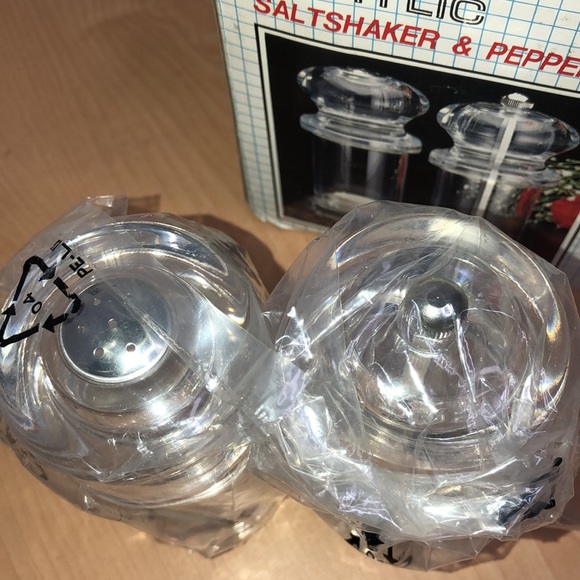 VTG Acrylic Saltshaker & Peppermill Set - Picture 3 of 6